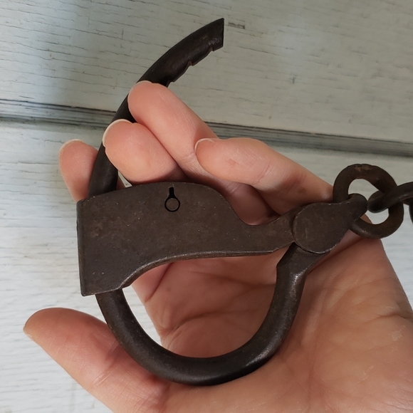 1800s Handcuffs Antique Tower's Double Lock Swivel Link Handcuffs - Picture 10 of 15